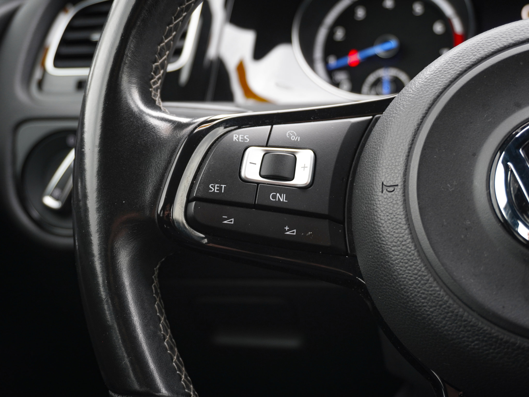 Used 2015 Volkswagen Golf R 4-Door image 19