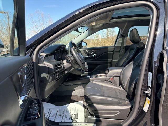 Used 2022 Lincoln Corsair AWD w/ Premium Package image 13