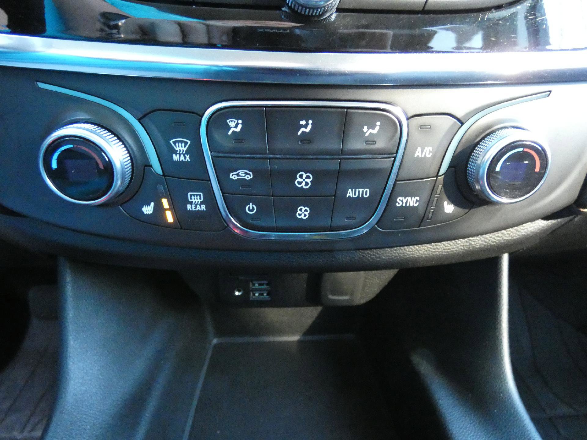 Used 2021 Chevrolet Traverse RS AWD/4WD image 23