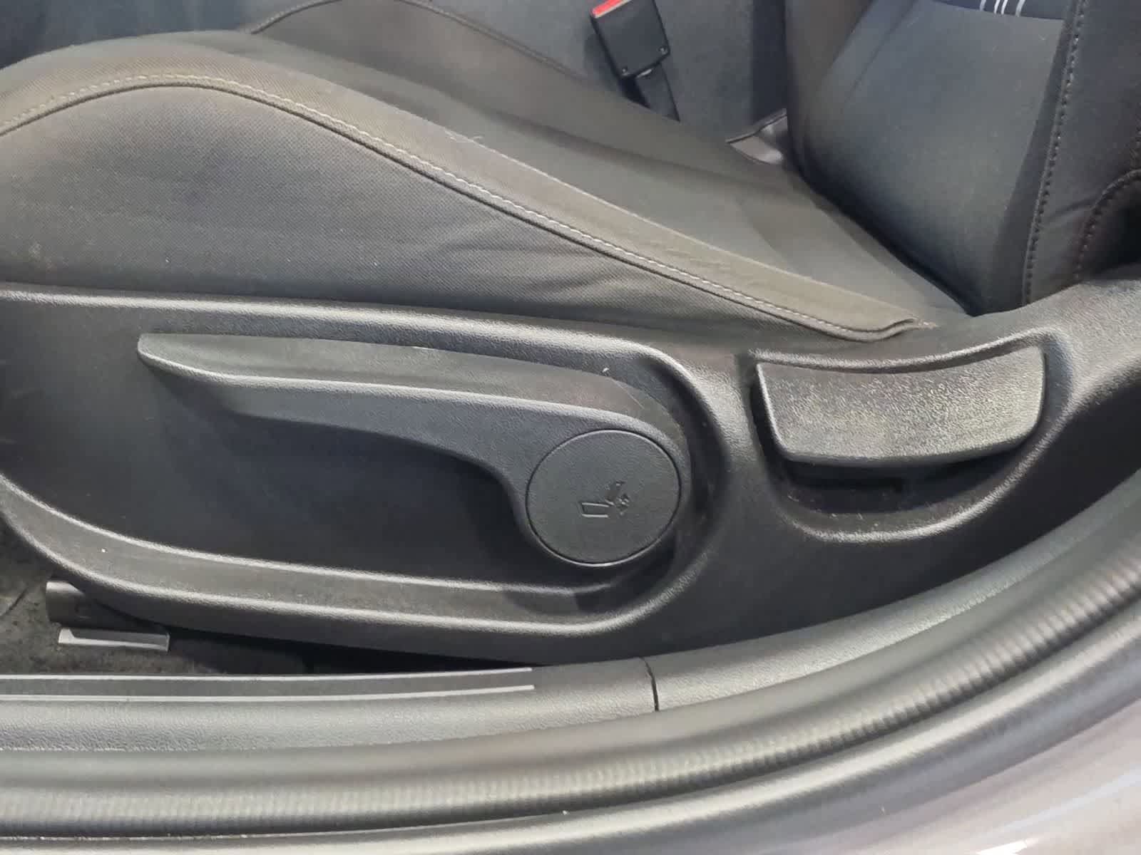 Used 2024 Hyundai Elantra SEL FWD image 15