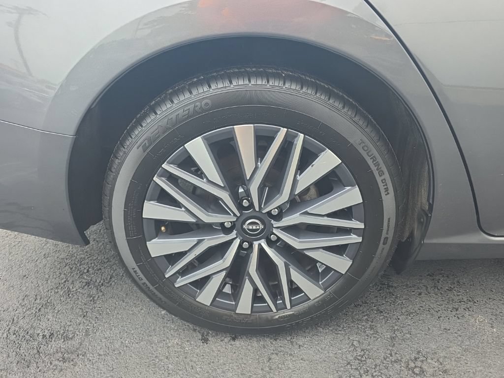 Used 2025 Nissan Altima 2.5 SV FWD image 29