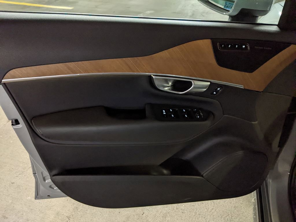 Certified 2025 Volvo XC90 T8 Plus w/ Protection Package Premier image 9