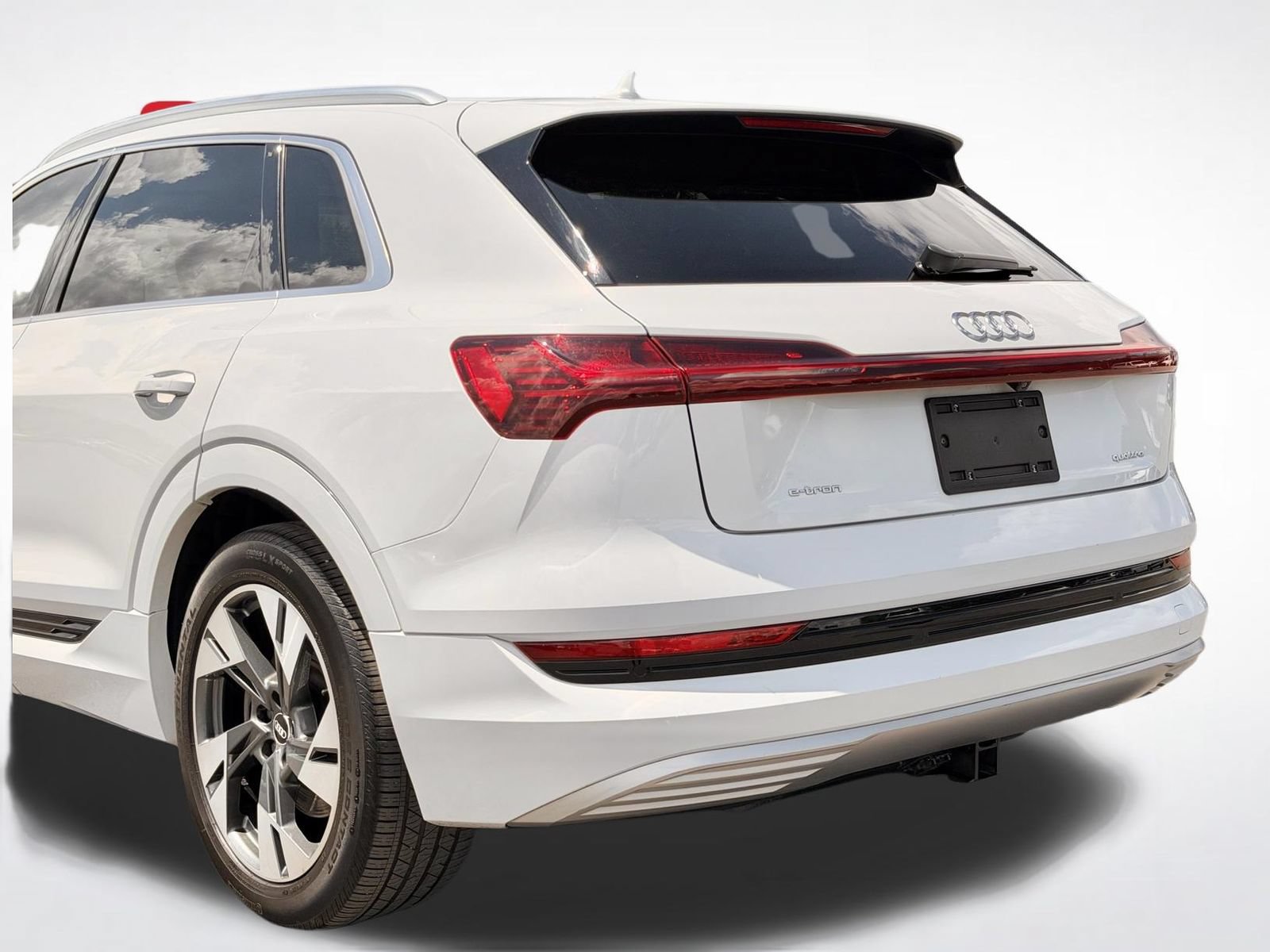 Used 2022 Audi e-tron Premium w/ Towing Package AWD/4WD image 3
