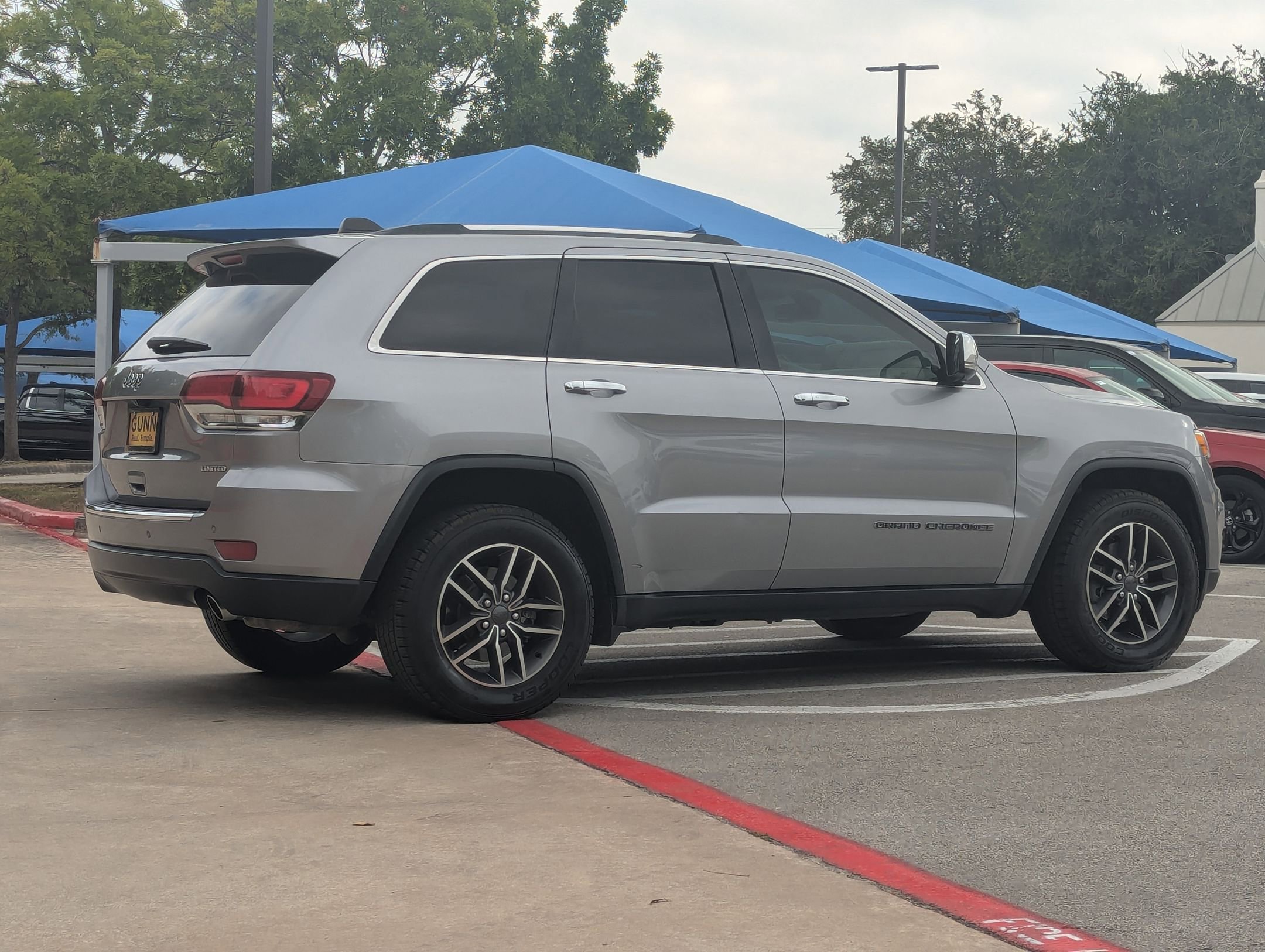Used 2020 Jeep Grand Cherokee Limited image 4