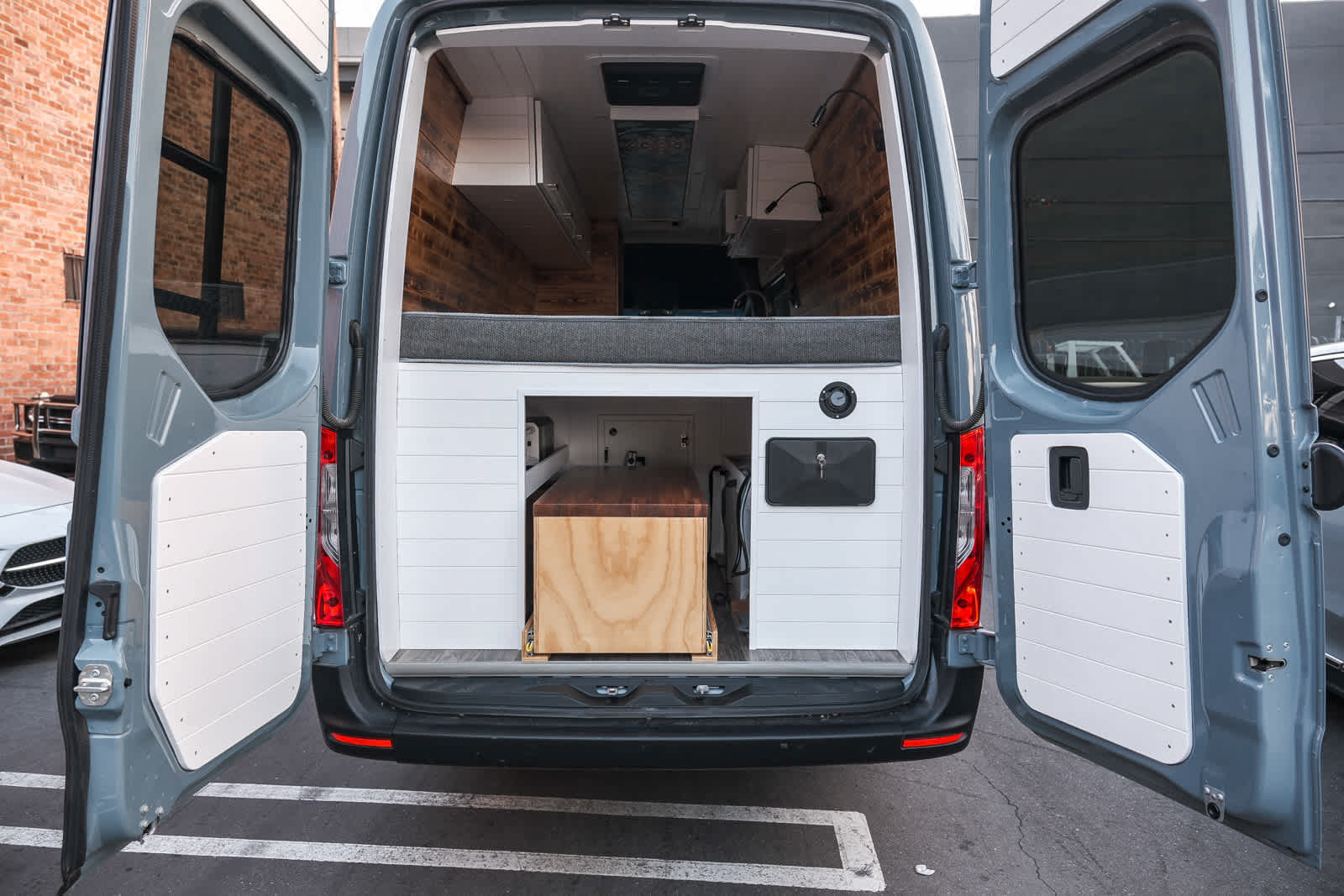 Used 2024 Mercedes-Benz Sprinter 2500 w/ Acoustic Package image 7