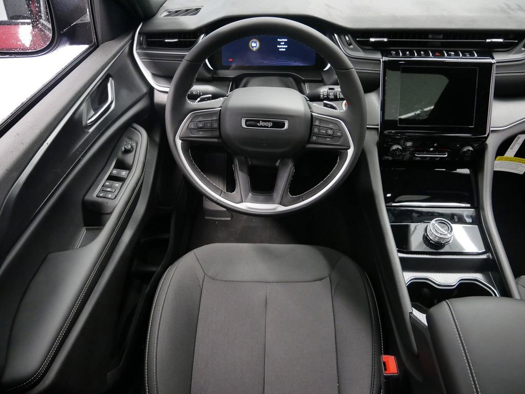 New 2025 Jeep Grand Cherokee Laredo w/ Luxury Tech Group I image 17