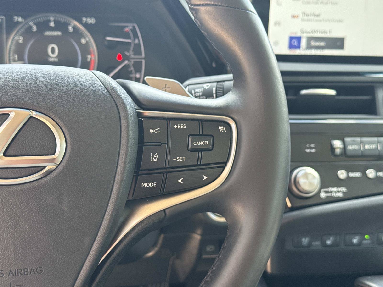Used 2025 Lexus ES 350 w/ Premium Package FWD image 29