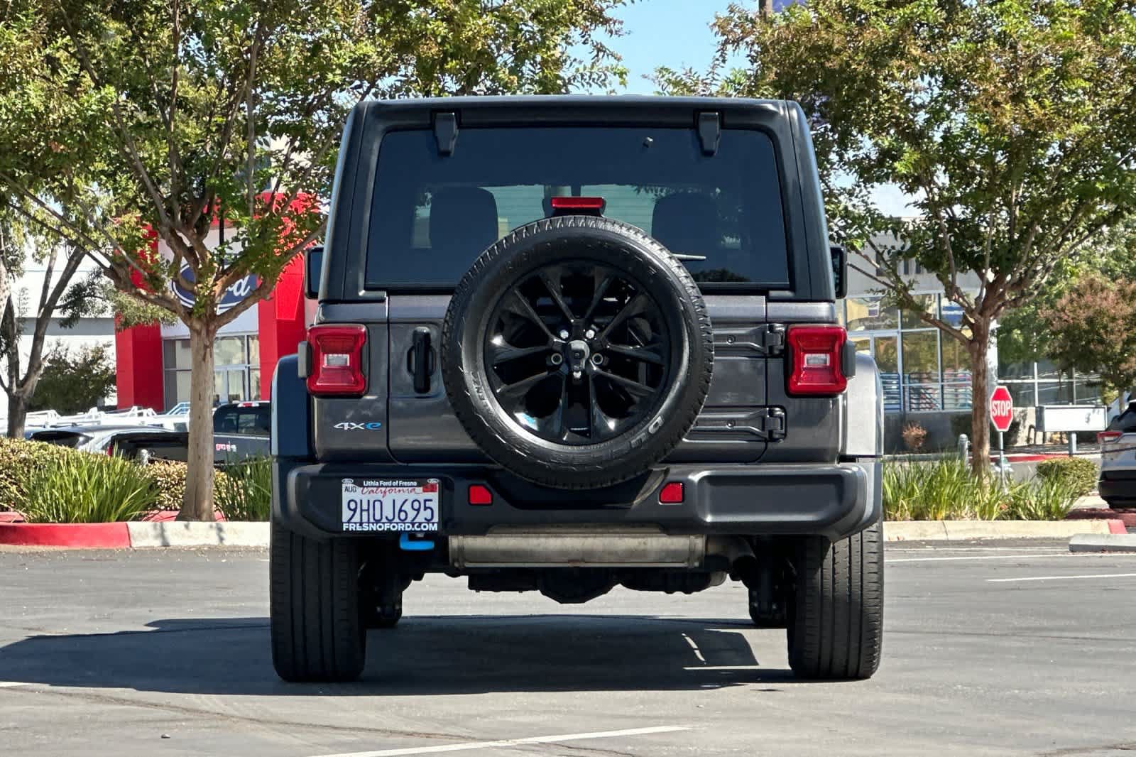 Used 2023 Jeep Wrangler Unlimited Sahara AWD/4WD image 8