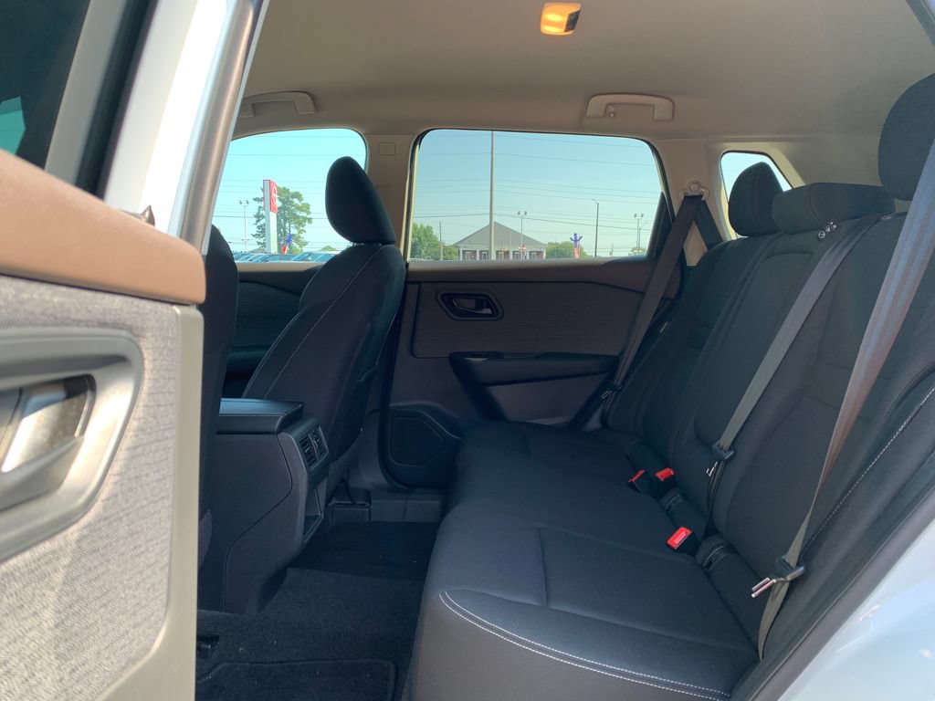 Used 2023 Nissan Rogue SV w/ SV Premium B Package FWD image 23
