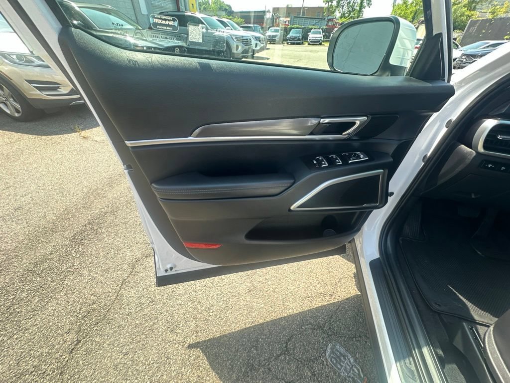 Used 2024 Kia Telluride LX AWD/4WD image 8