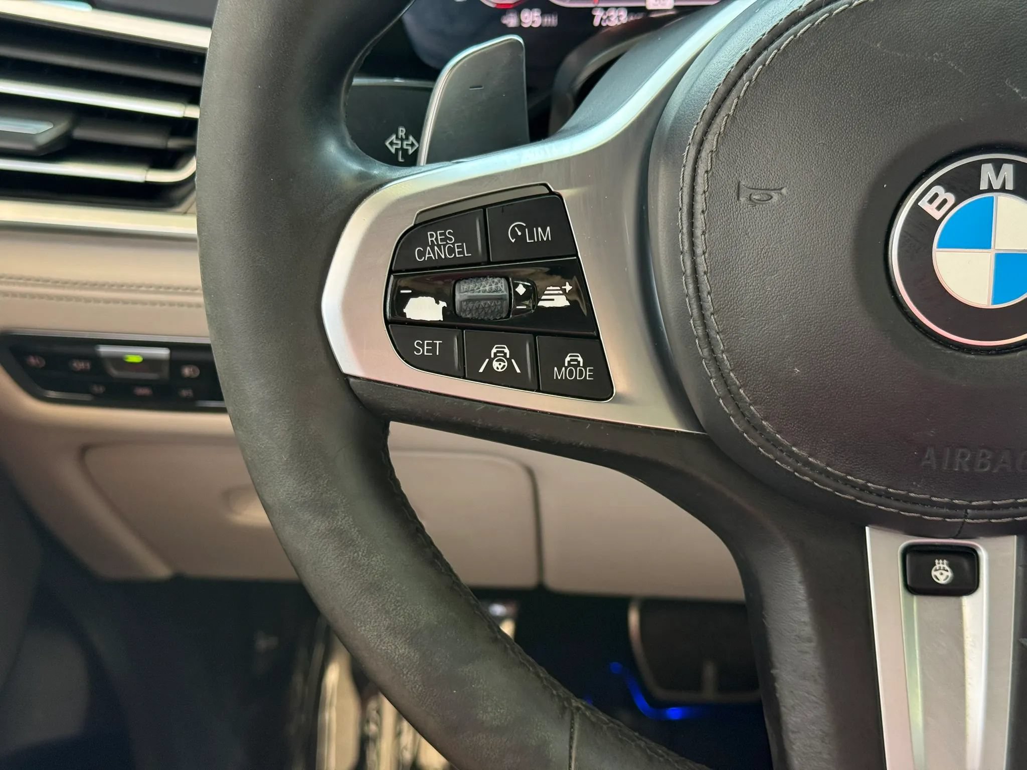 Used 2019 BMW X7 xDrive50i w/ M Sport Package AWD/4WD image 18