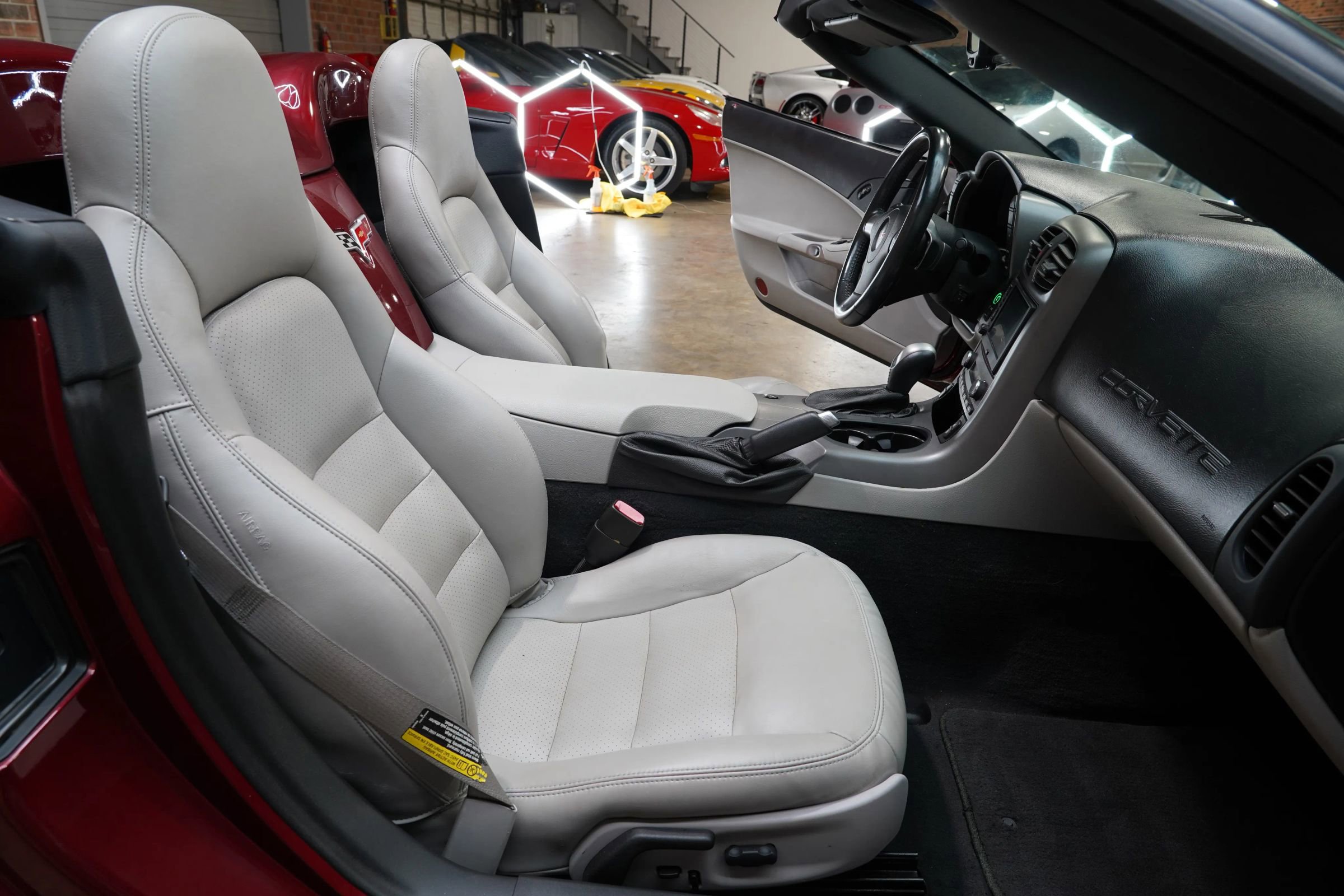 Used 2006 Chevrolet Corvette Coupe w/ Preferred Equipment Group RWD image 47