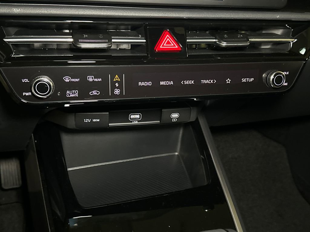 New 2026 Kia Niro LX image 24