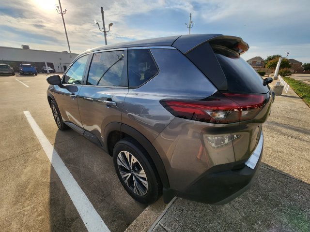 Used 2023 Nissan Rogue SV FWD image 4