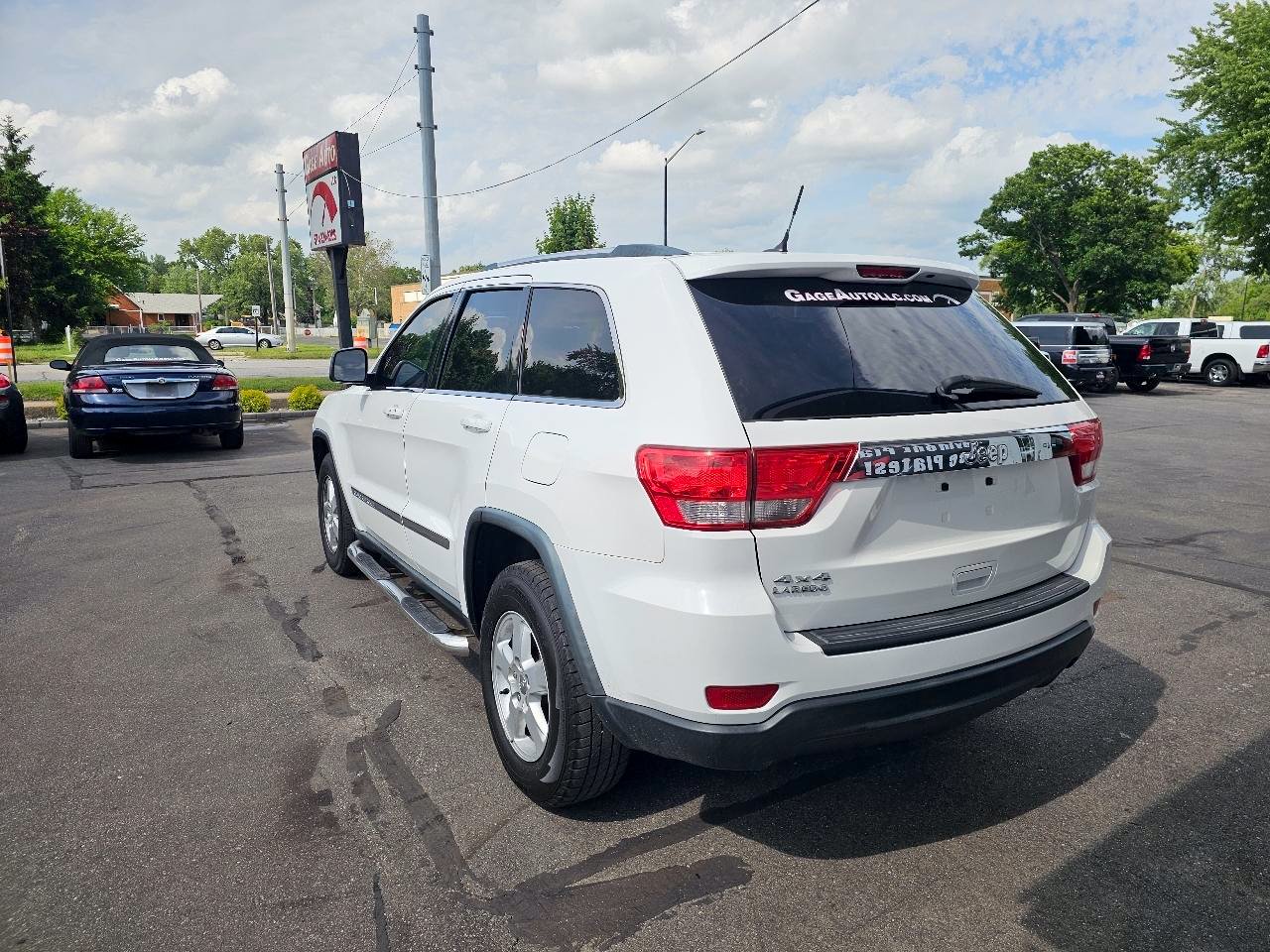 Used 2013 Jeep Grand Cherokee Laredo w/ Laredo E Group AWD/4WD image 8