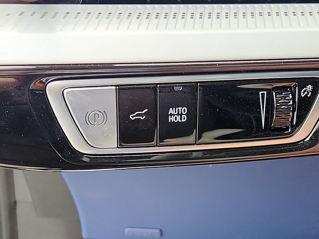 Certified 2025 Cadillac Optiq Luxury 2 AWD/4WD image 23