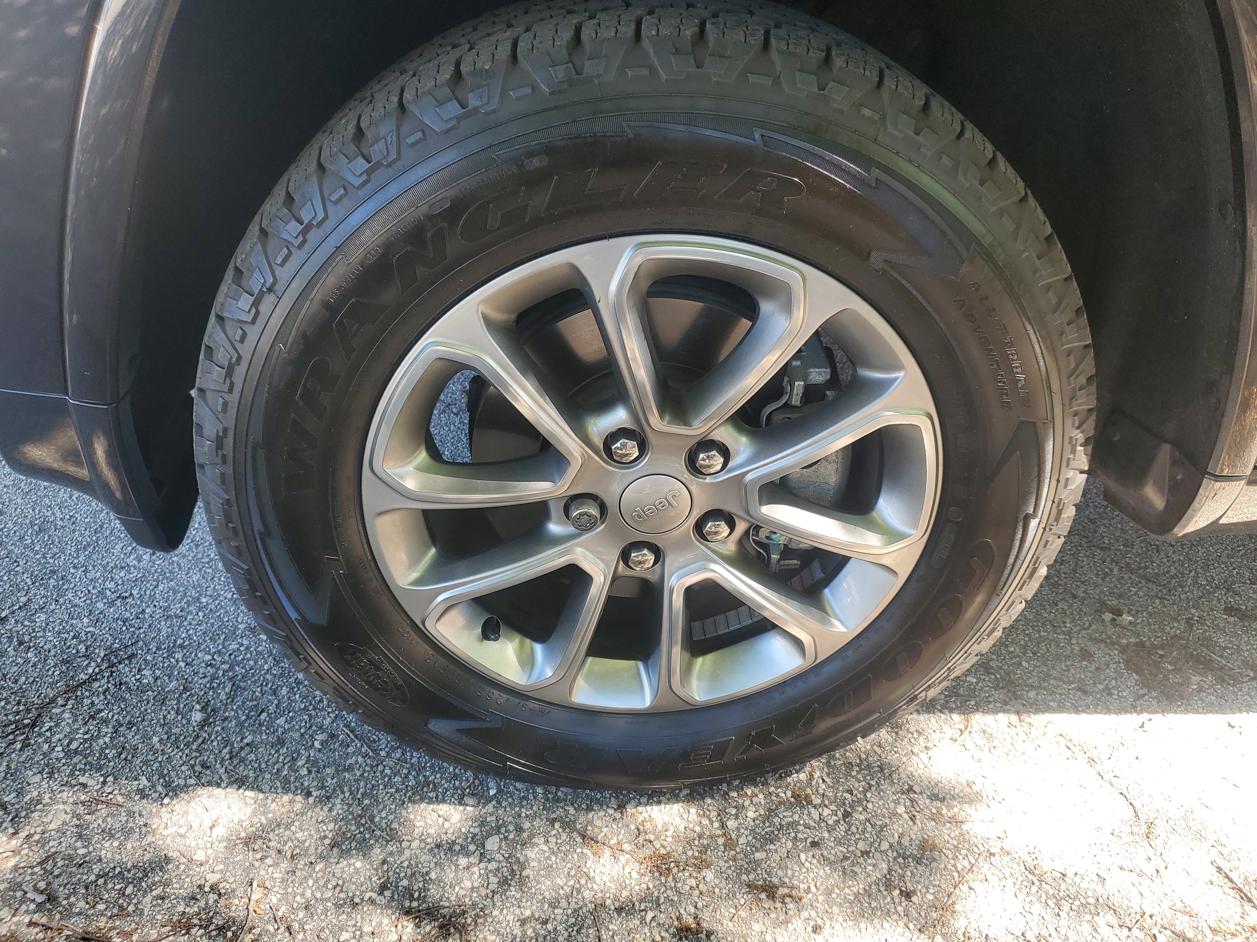 Used 2016 Jeep Grand Cherokee Overland image 4