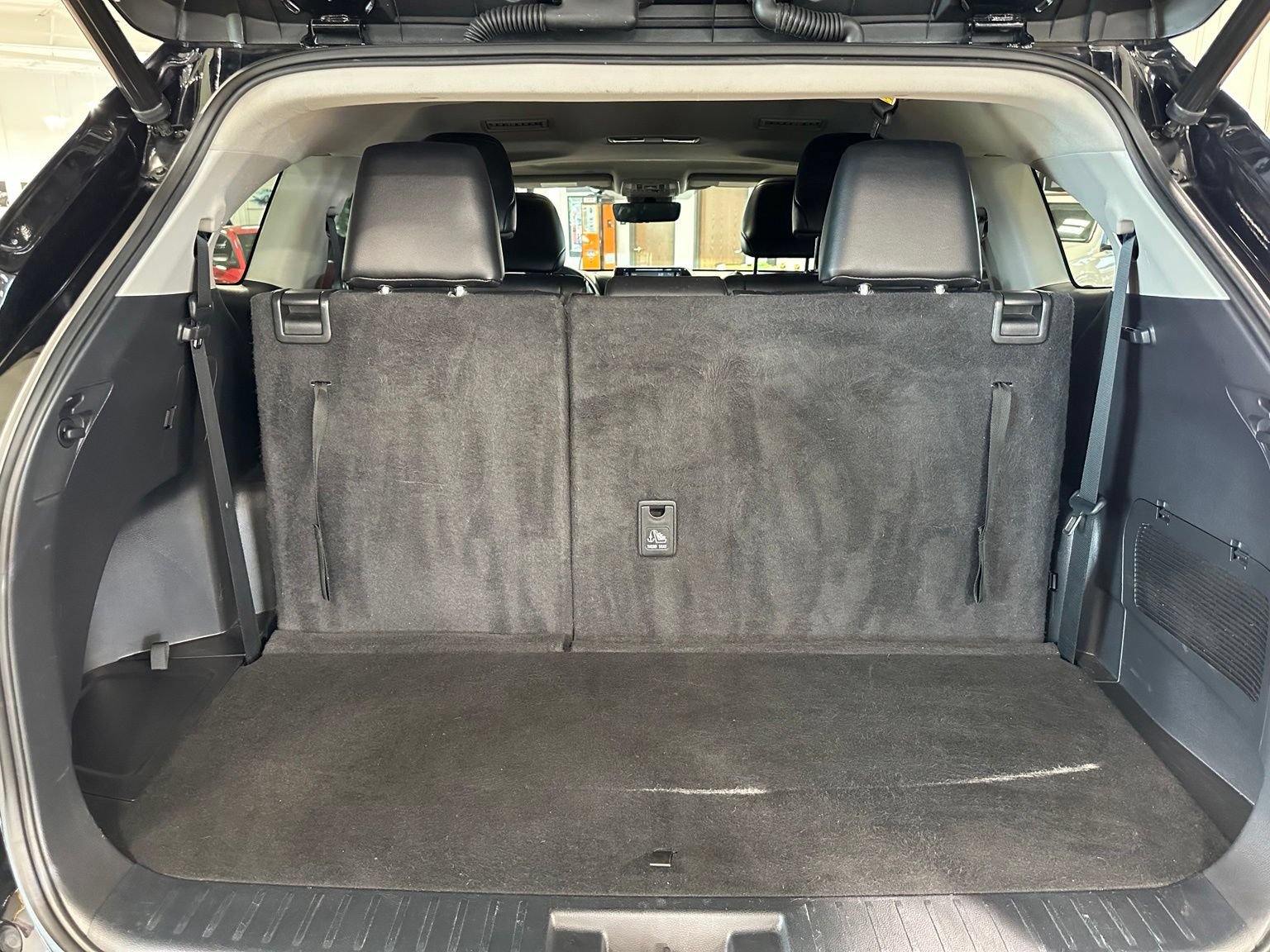 Used 2022 Toyota Highlander XLE FWD image 48