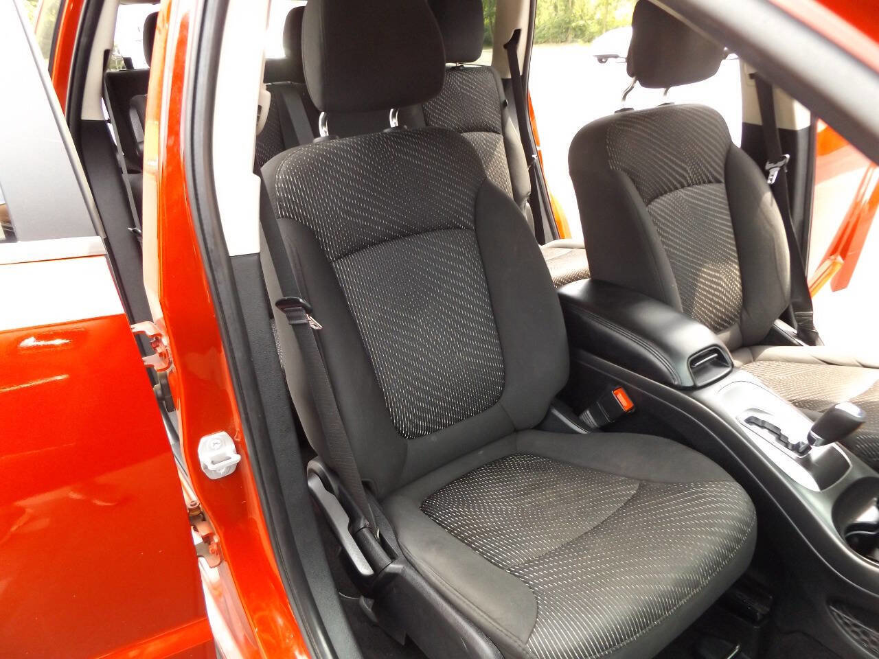 Used 2014 Dodge Journey SXT w/ Flexible Seating Group image 23