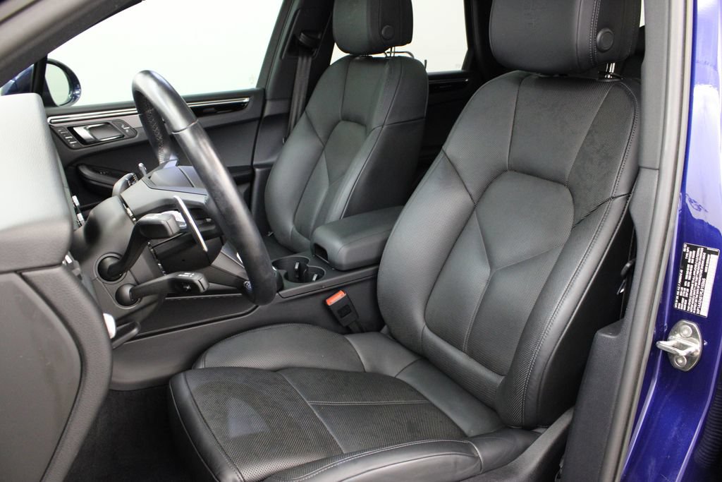Certified 2023 Porsche Macan AWD/4WD image 5