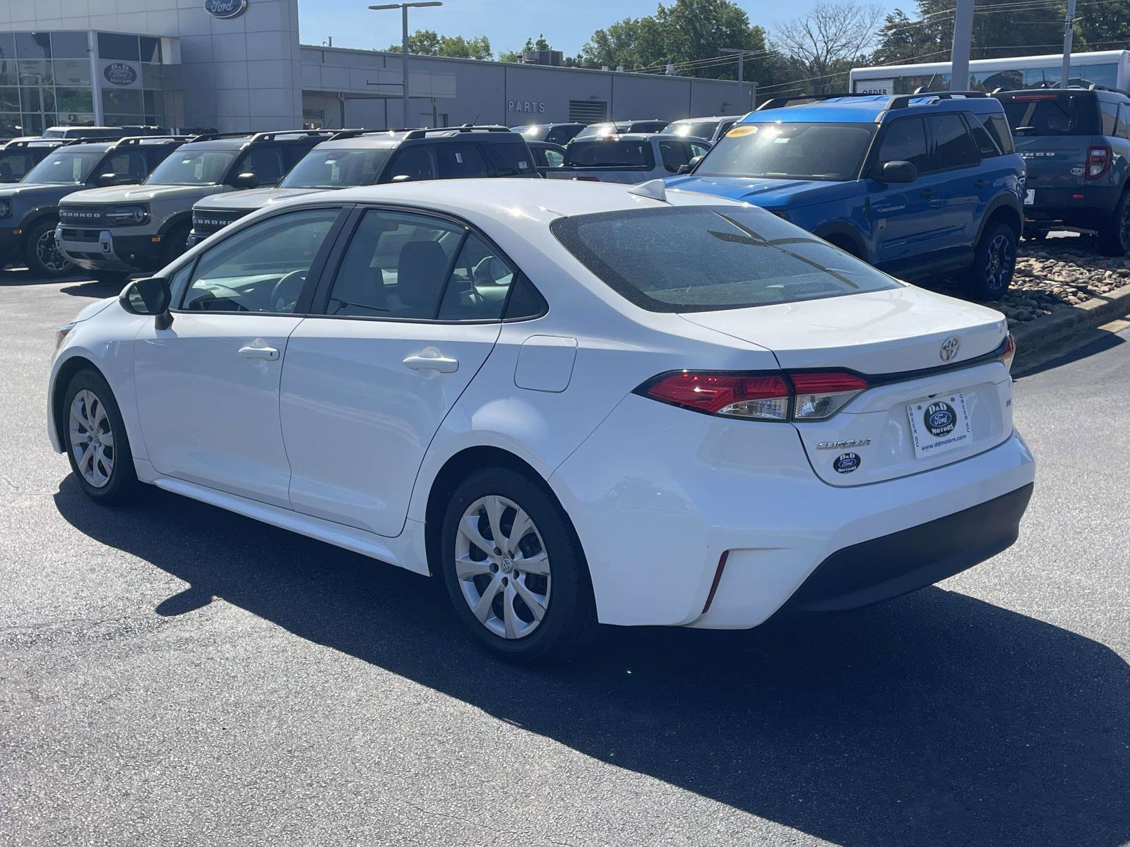 Used 2023 Toyota Corolla LE FWD image 4