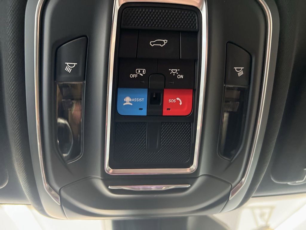 New 2025 Jeep Grand Cherokee Altitude image 19