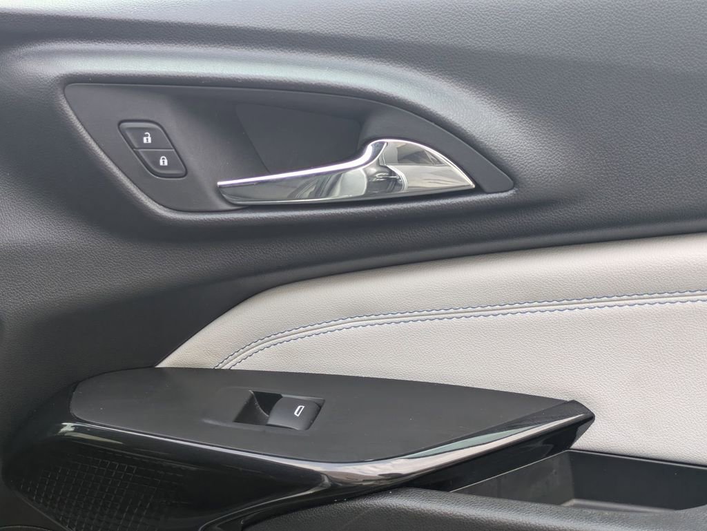 Used 2025 Chevrolet Trax LT w/ LT Convenience Package image 32