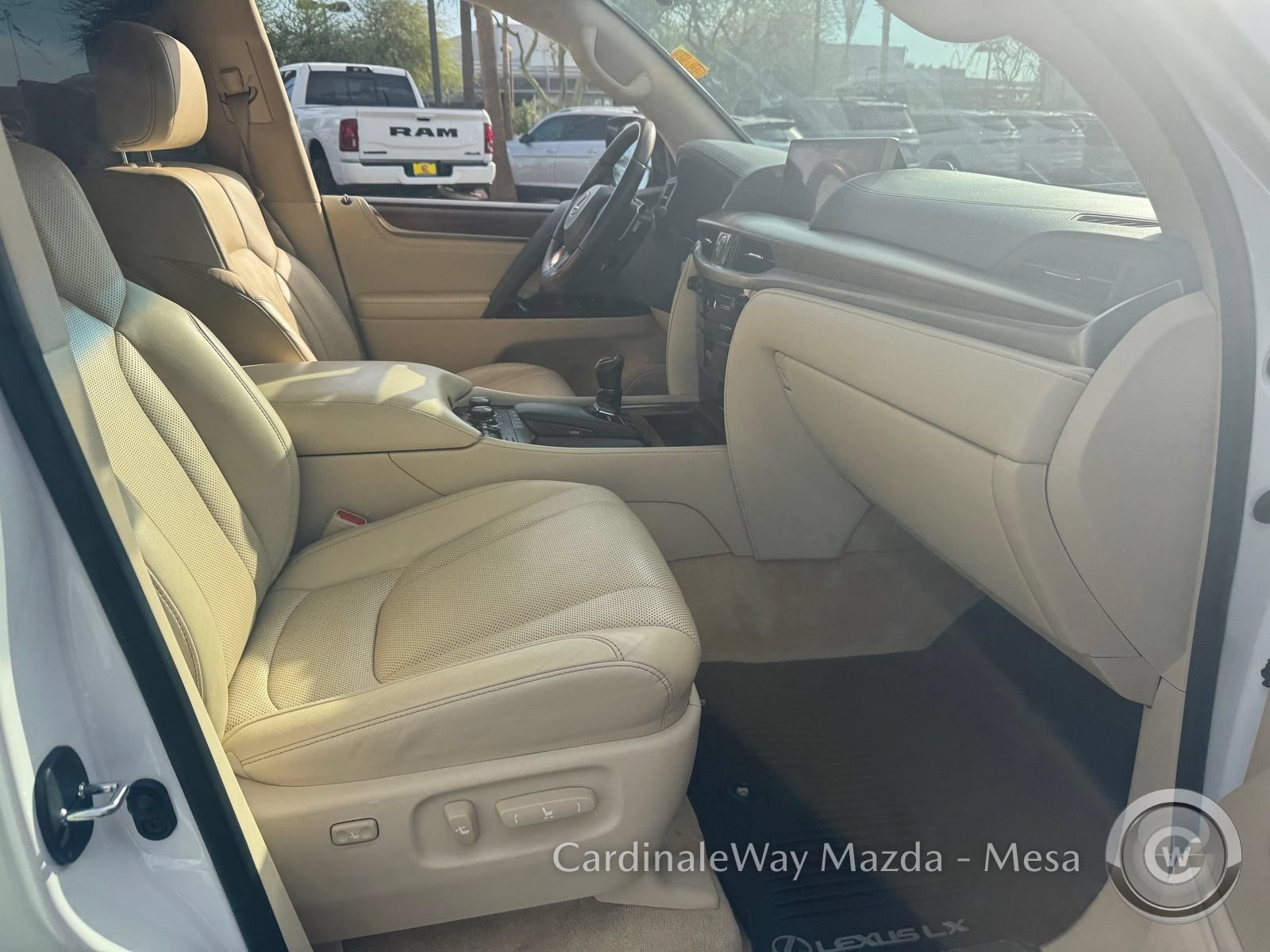 Used 2021 Lexus LX 570 4WD w/ Luxury Package image 28
