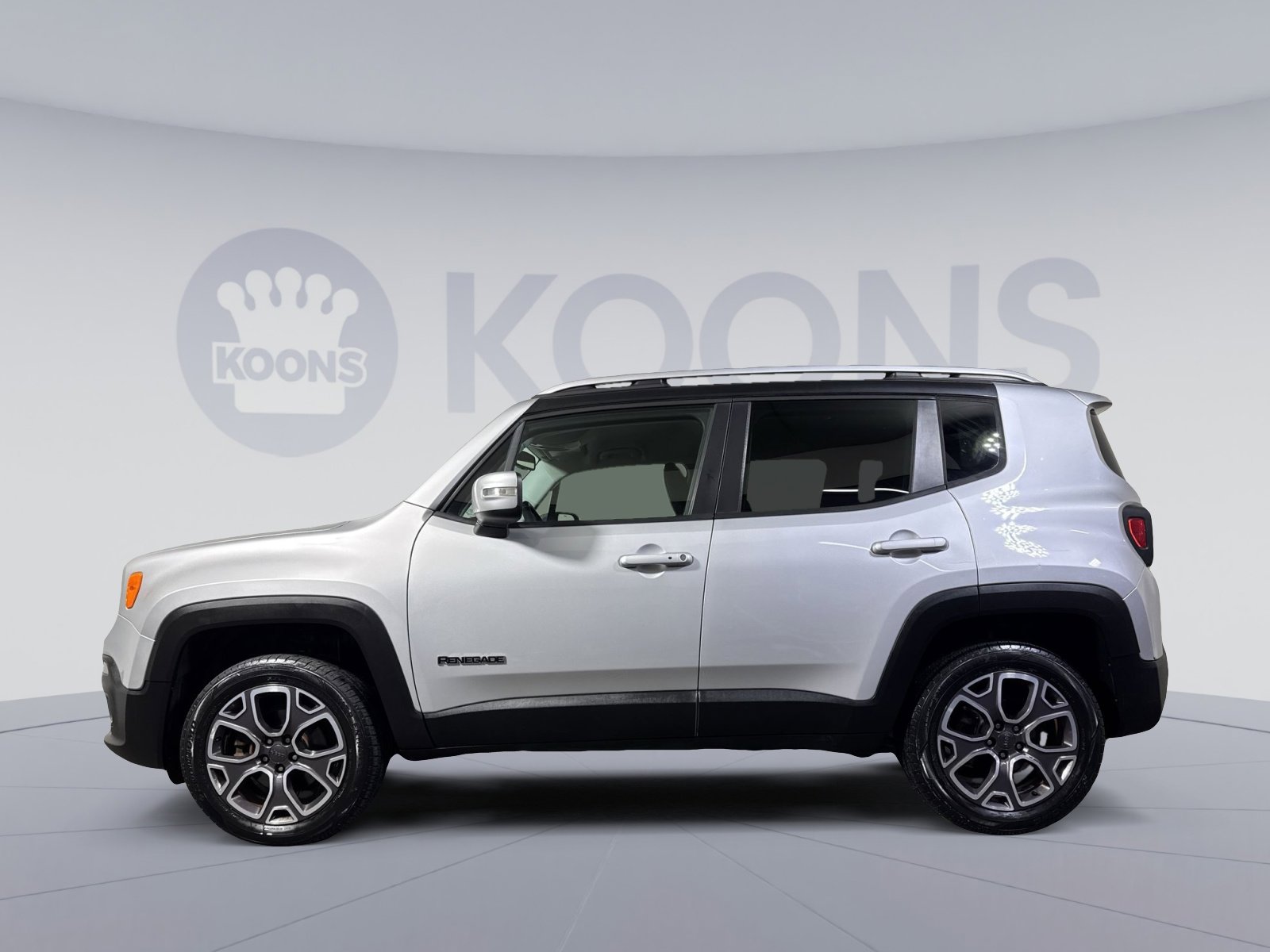 Used 2016 Jeep Renegade Limited image 2