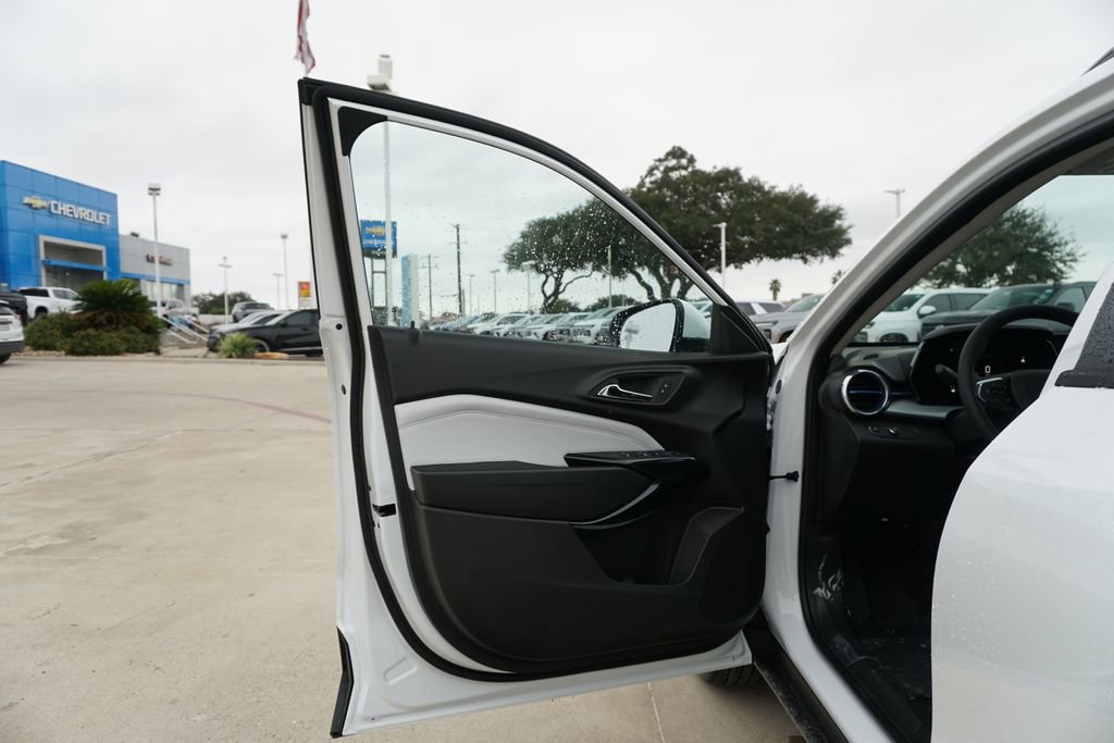New 2026 Chevrolet Trax LT w/ Sunroof Package image 14