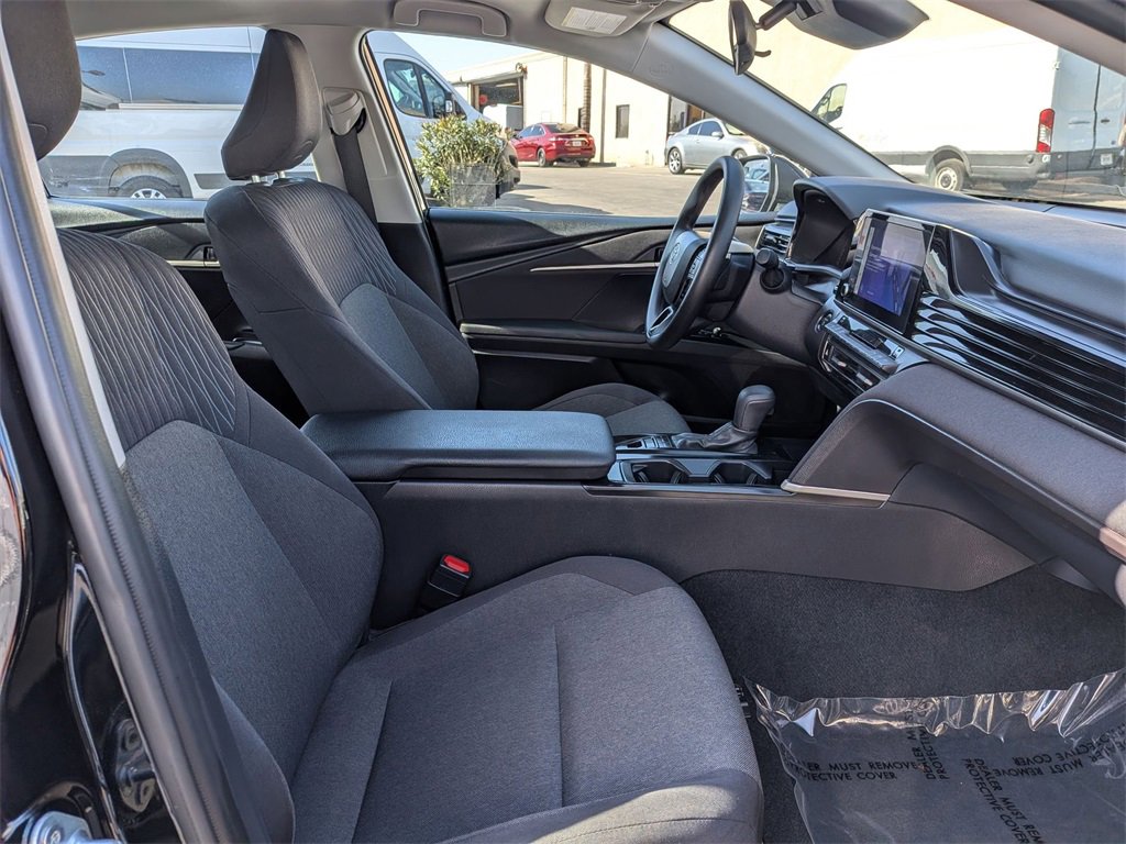Used 2025 Toyota Camry LE image 30