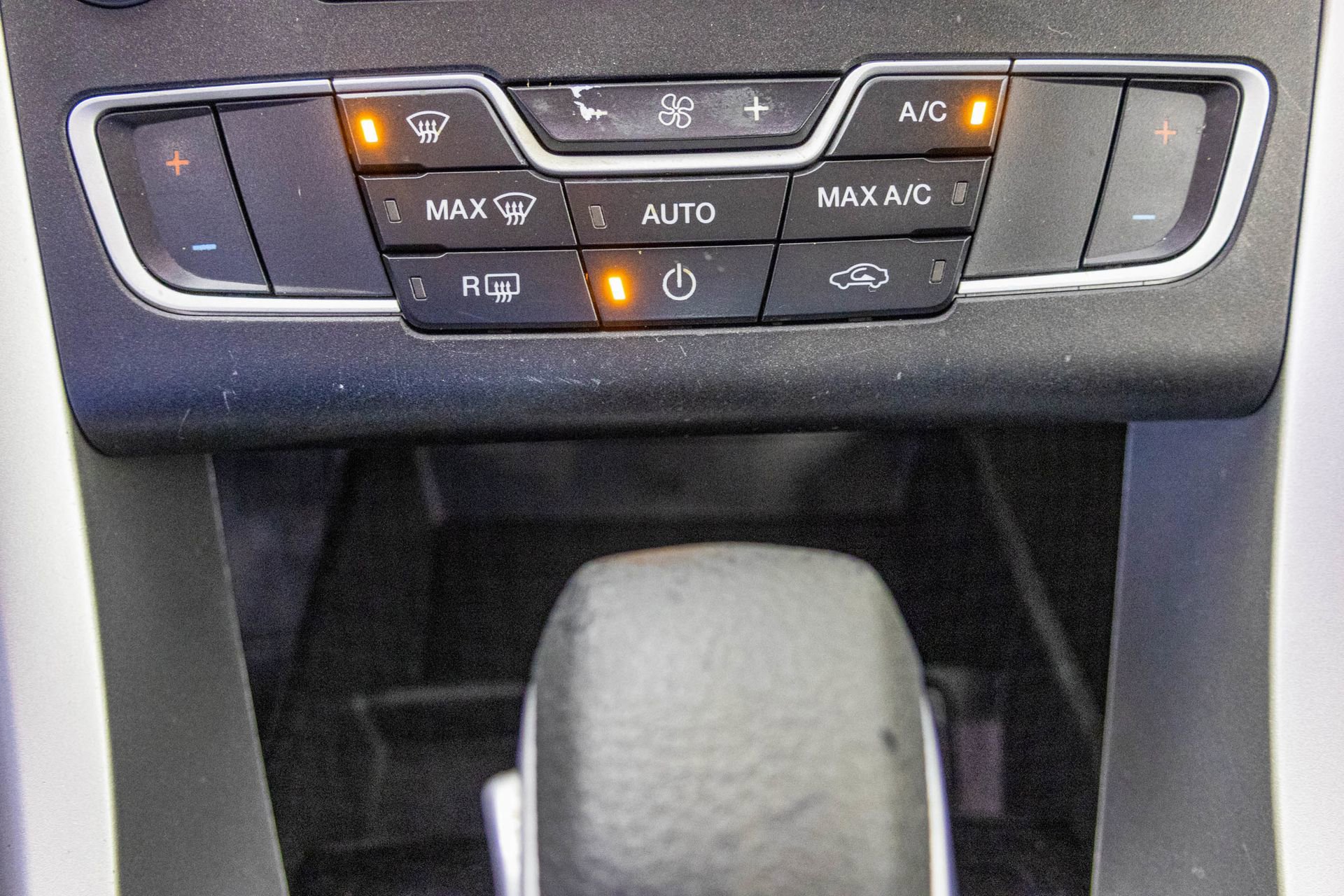 Used 2016 Ford Fusion SE FWD image 25