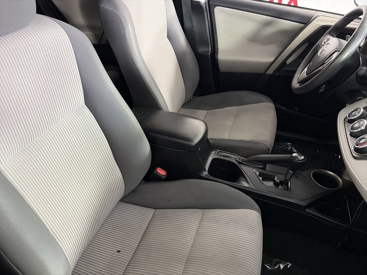 Used 2015 Toyota RAV4 LE FWD image 24