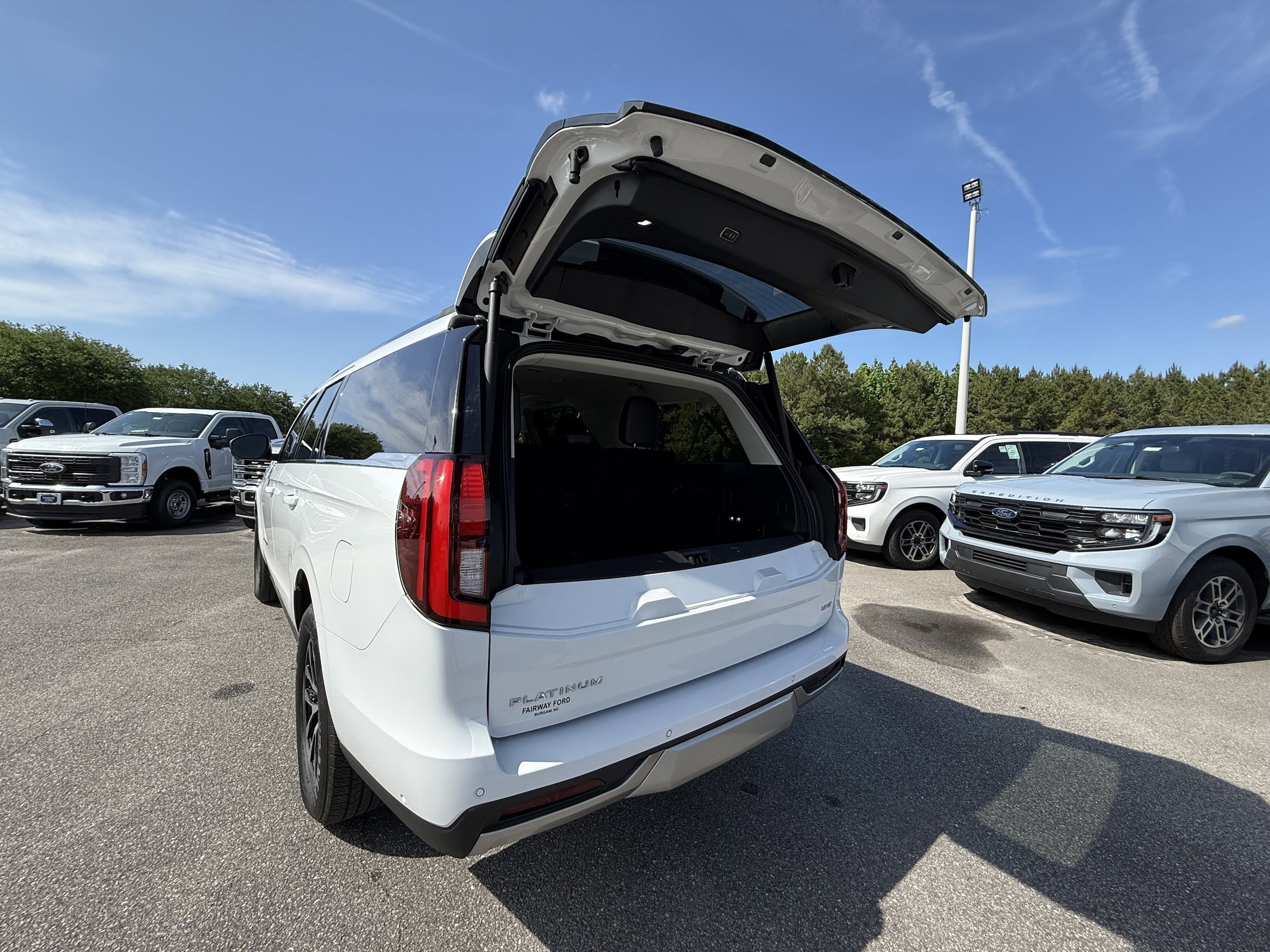 Used 2025 Ford Expedition Max Platinum AWD/4WD image 9