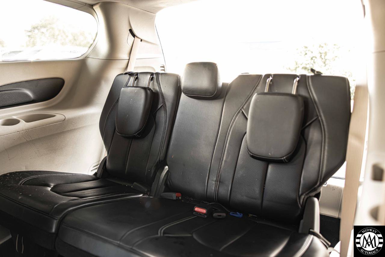 Used 2023 Chrysler Pacifica Touring-L FWD image 27