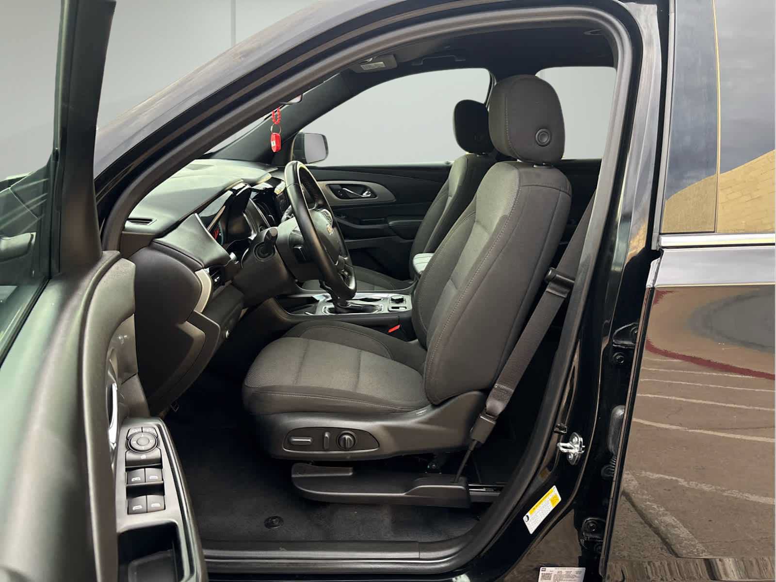 Used 2023 Chevrolet Traverse LT FWD image 10
