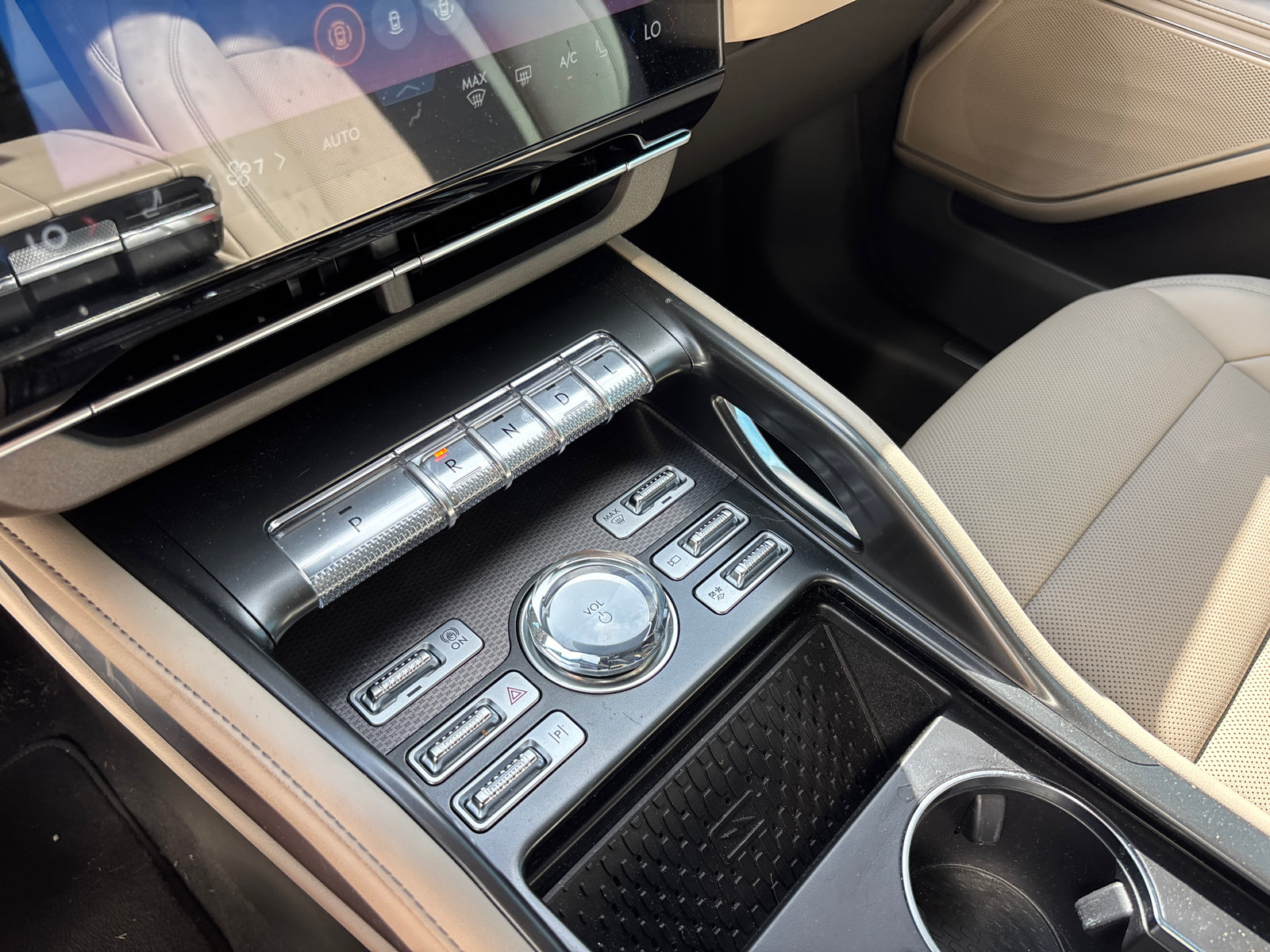 Used 2025 Lincoln Nautilus Premier AWD/4WD image 22