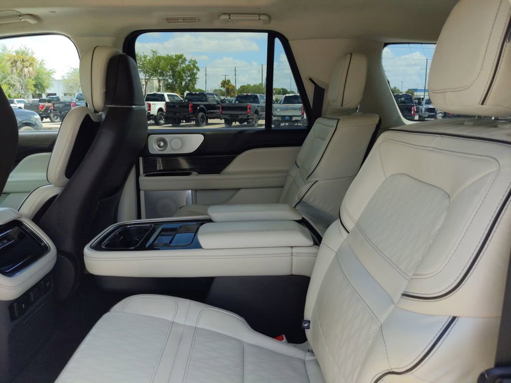 Used 2022 Lincoln Navigator L Black Label AWD/4WD image 16