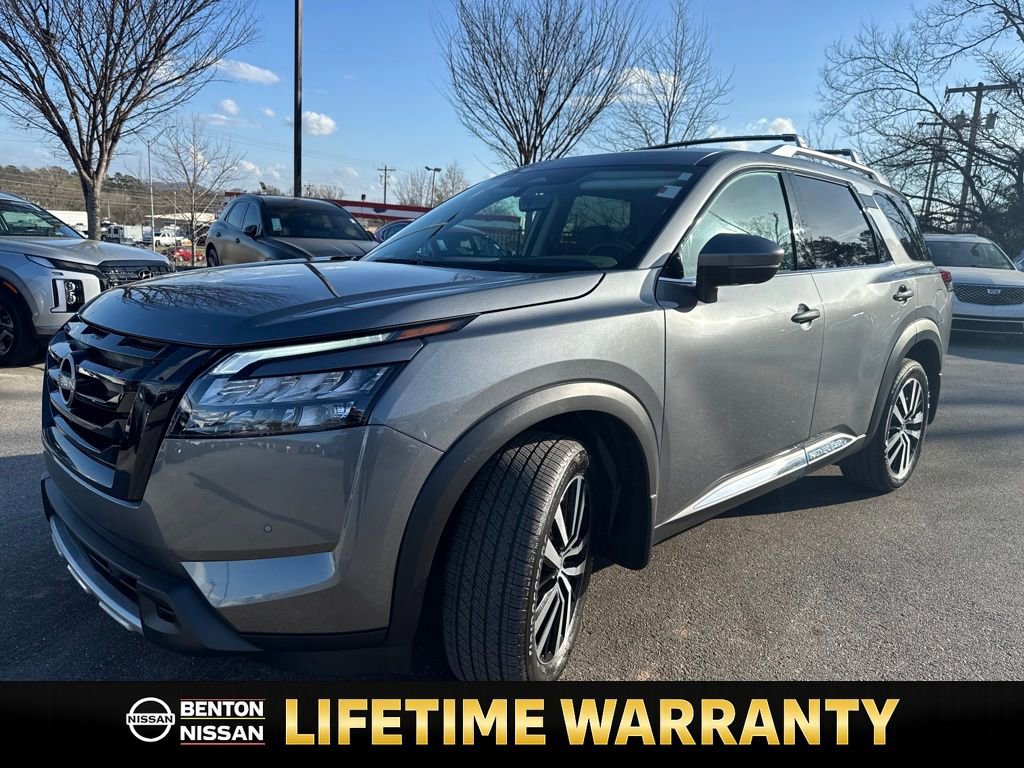 Certified 2025 Nissan Pathfinder Platinum w/ Black Appearance Package image 4