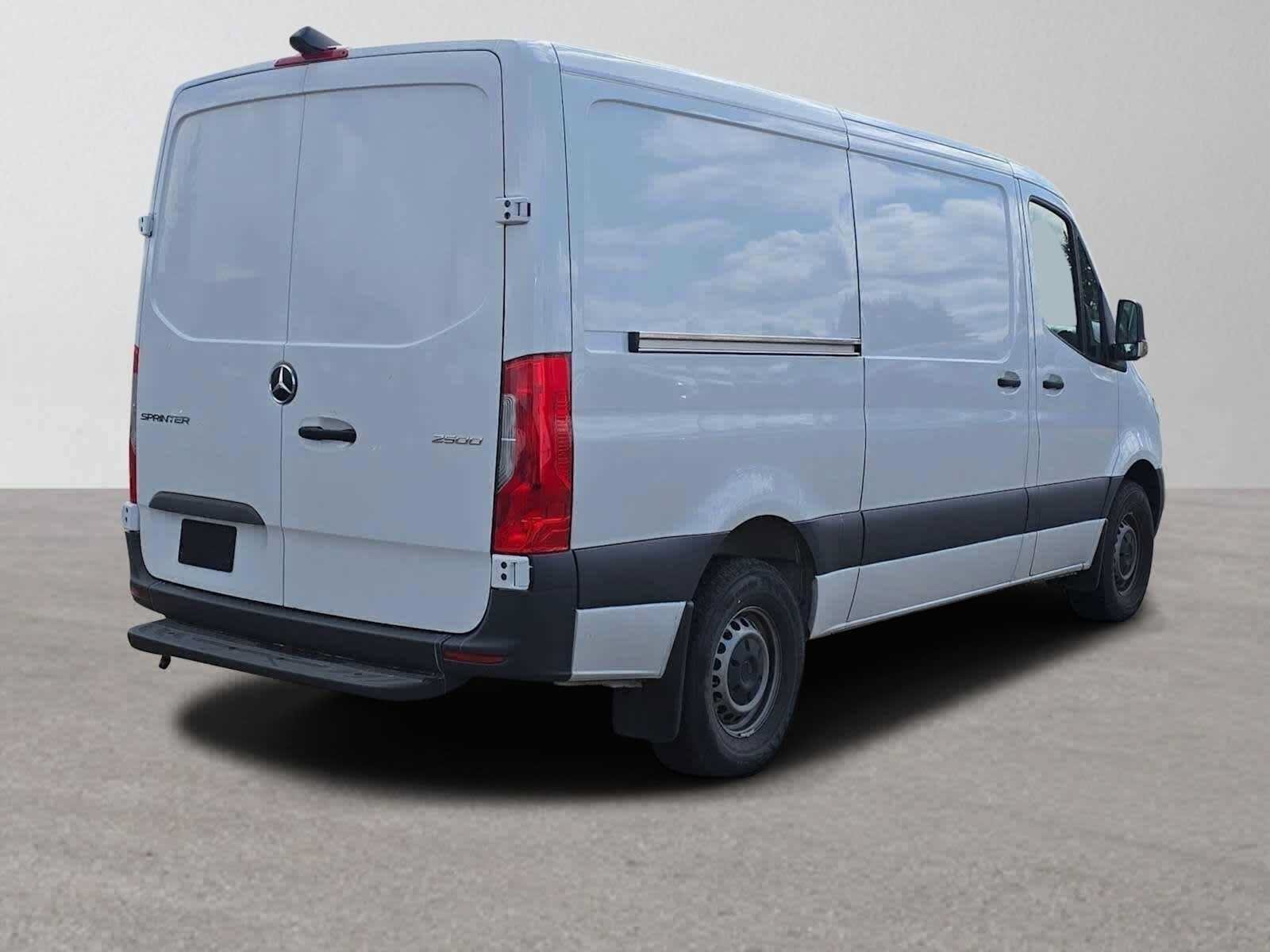 Used 2025 Mercedes-Benz Sprinter 2500 image 3