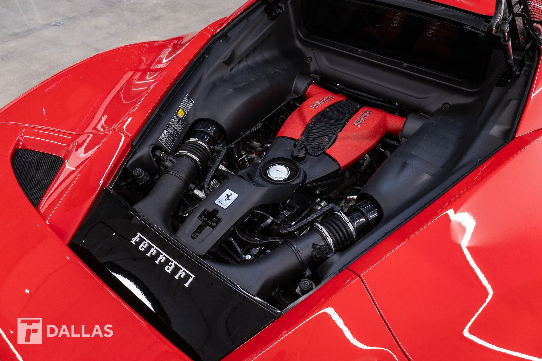 Used 2020 Ferrari F8 Tributo RWD image 14