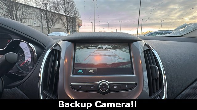 Used 2018 Chevrolet Cruze LT w/ Convenience Package image 4