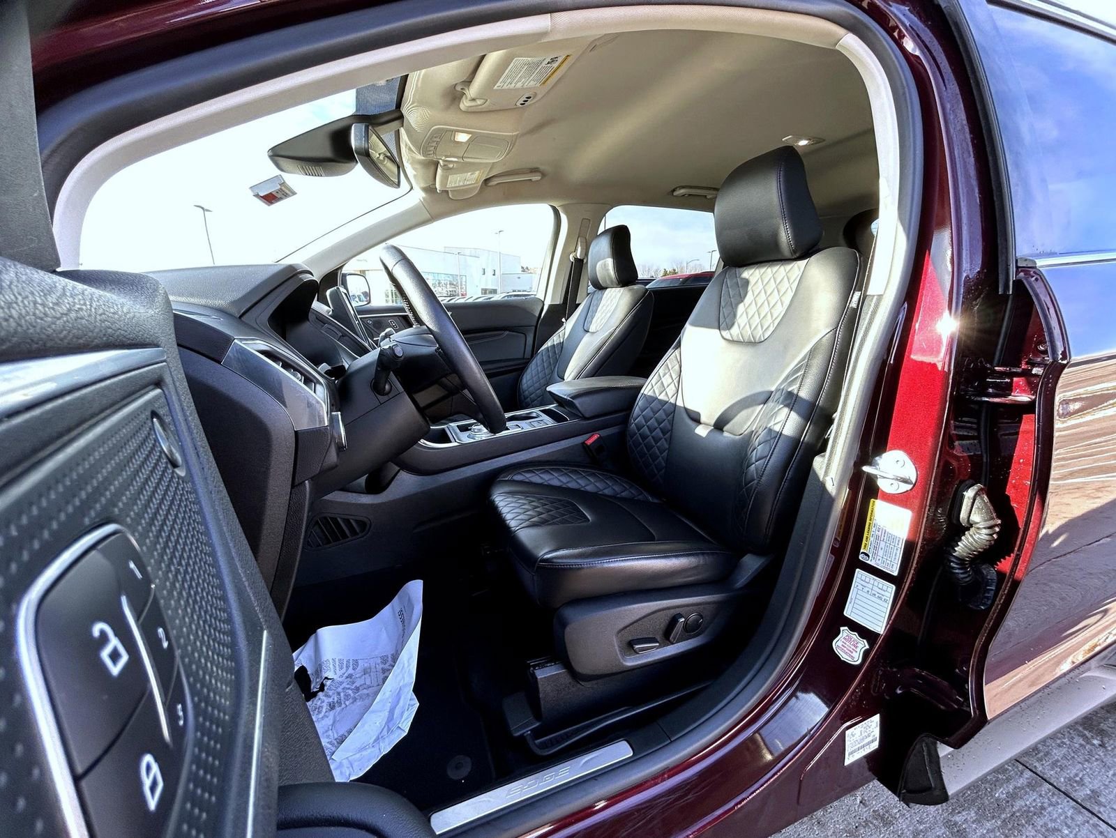 Used 2024 Ford Edge Titanium image 10