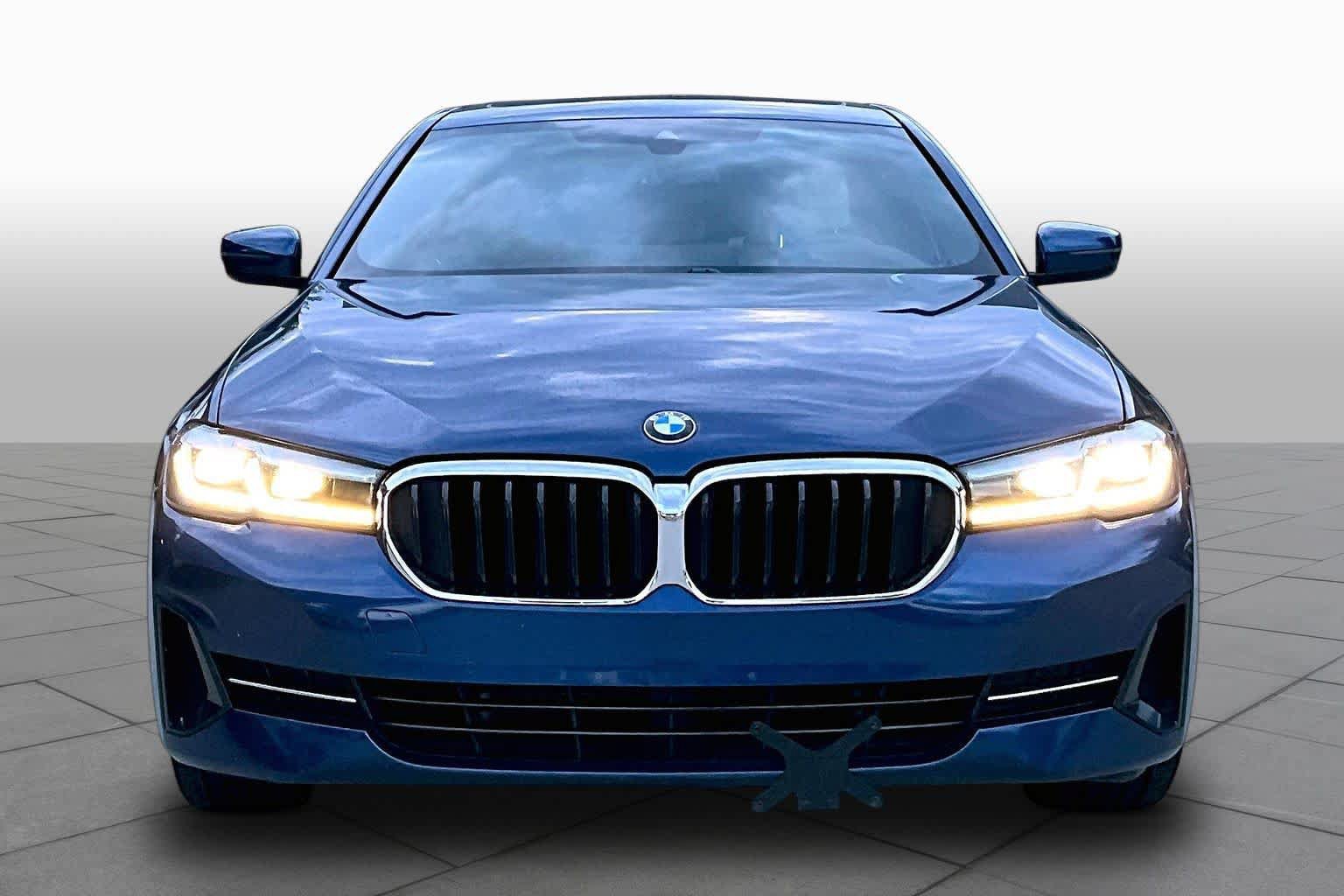Used 2023 BMW 530i w/ Premium Package RWD image 4