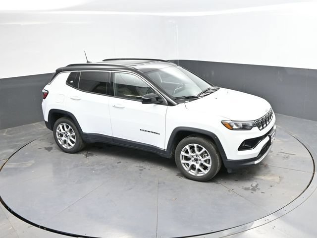 Used 2025 Jeep Compass Limited AWD/4WD image 34