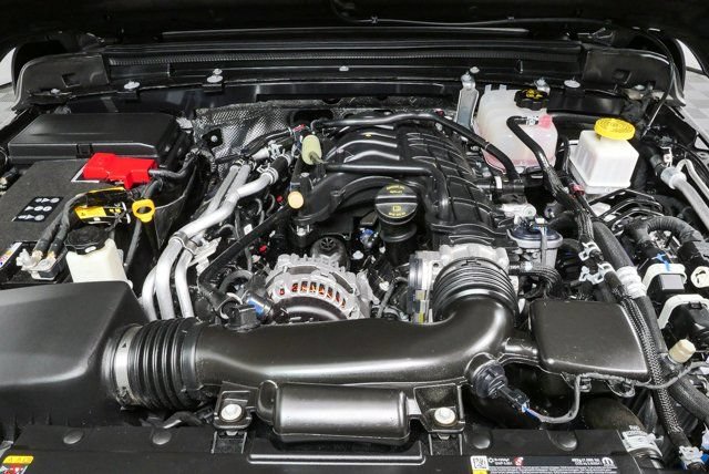 Used 2025 Jeep Gladiator Mojave w/ Convenience Group AWD/4WD image 32