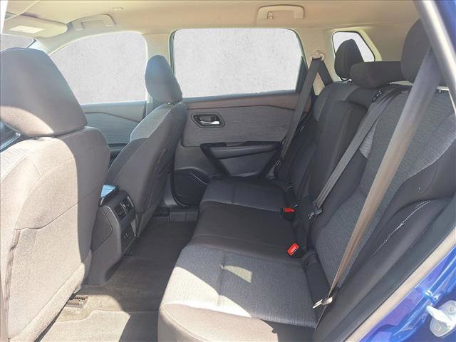 Used 2023 Nissan Rogue SV image 15