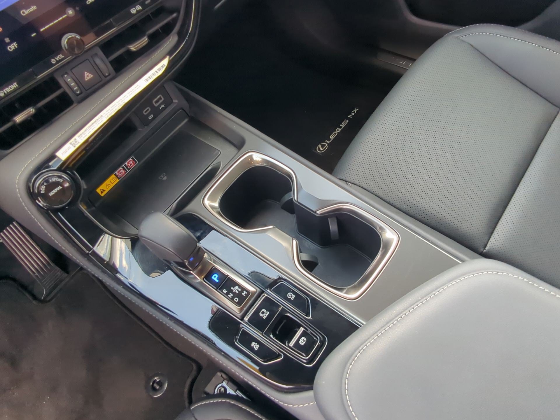 Used 2025 Lexus NX 250 FWD w/ Accessory Package (Z2) image 18