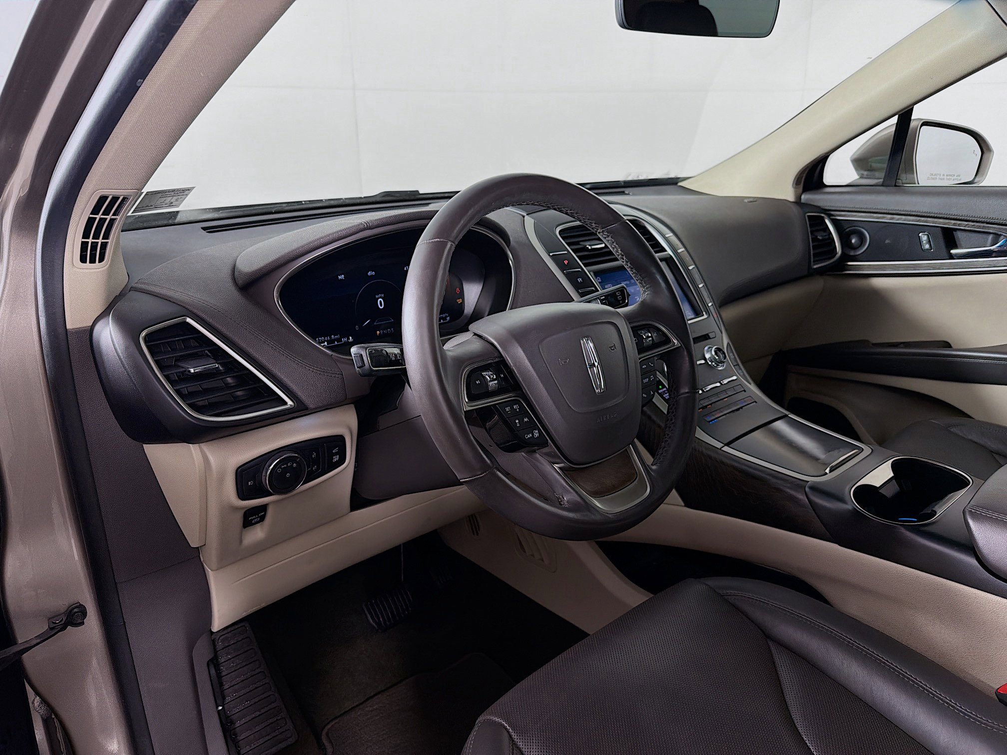 Used 2020 Lincoln Nautilus Reserve w/ Equipment Group 201A image 10