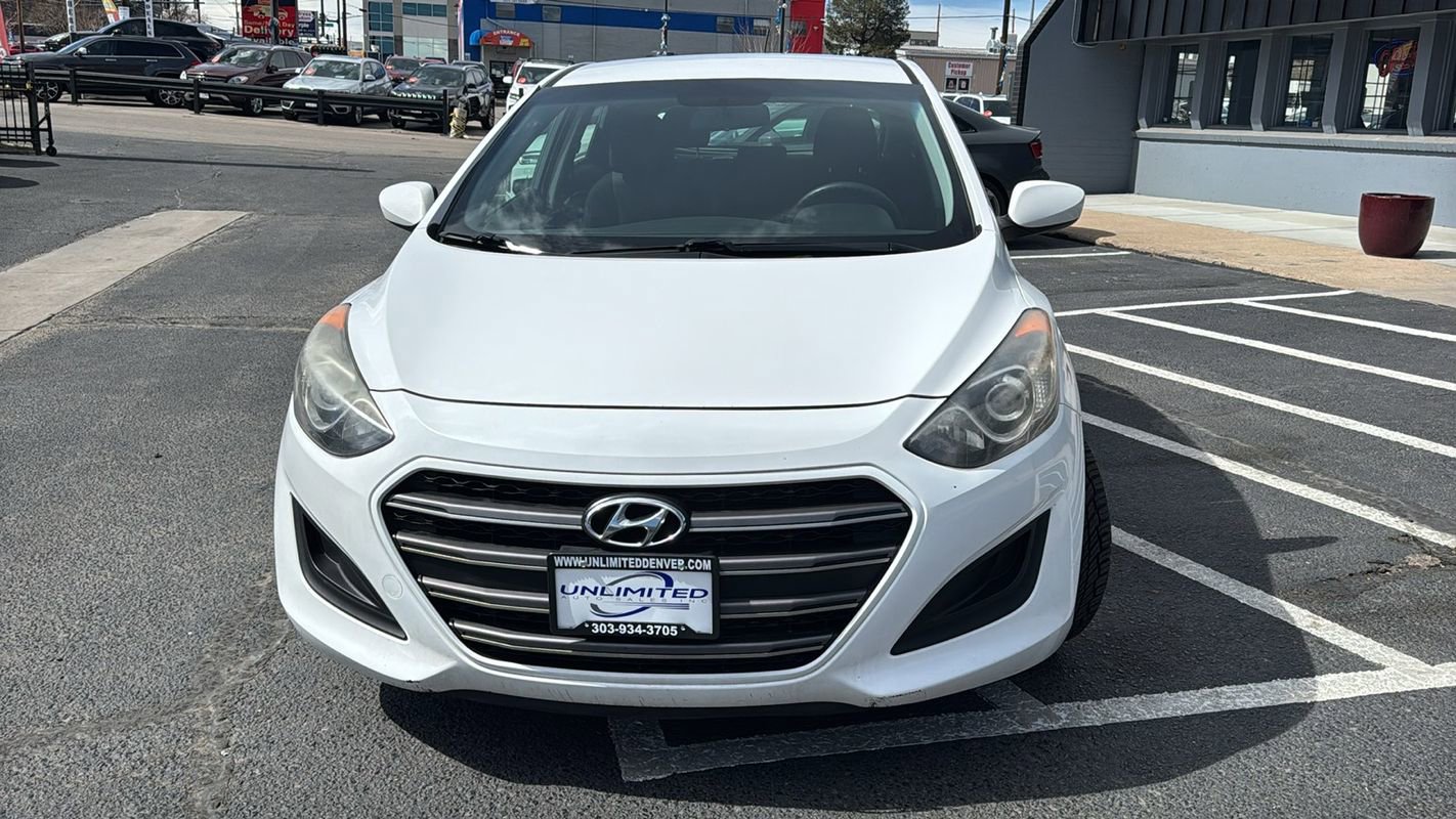 Used 2017 Hyundai Elantra GT image 8